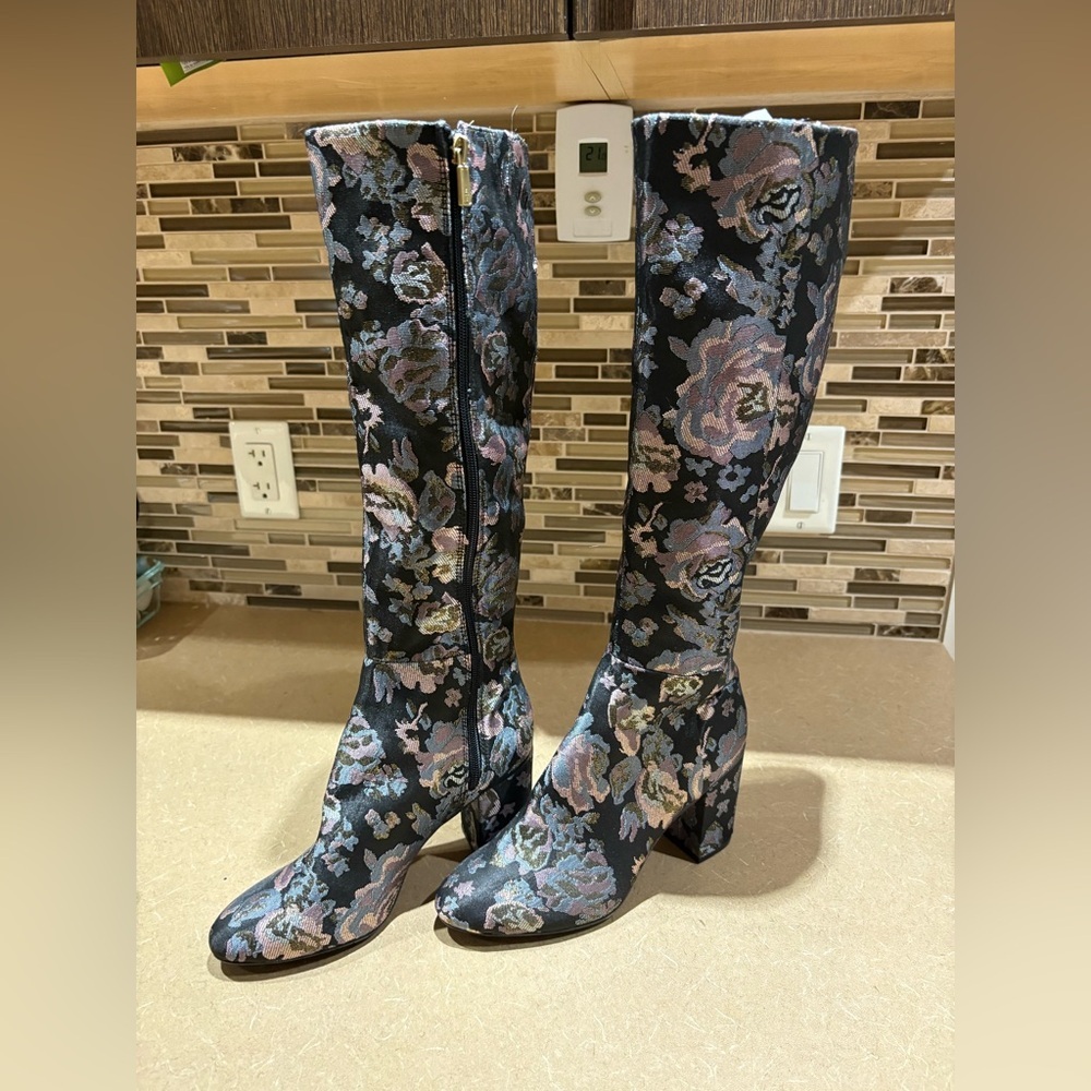 Kenneth Cole “ Time to Step “ Boots - Picture 4 of 8